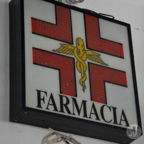 Noleggio insegna farmacia