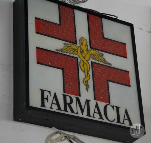 Noleggio insegna farmacia