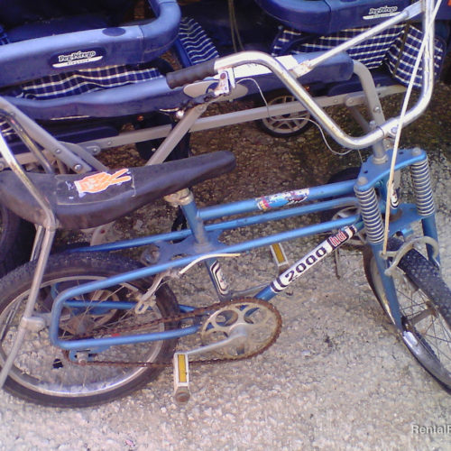 Bicicletta vintage blu da bambino