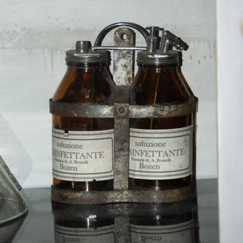 Bottiglie disinfettanti vintage