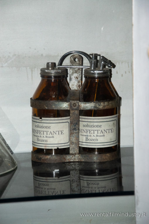 Bottiglie disinfettanti vintage