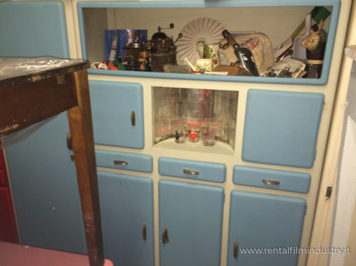 Credenza panna con cassetti e sportelli azzurri anni '50