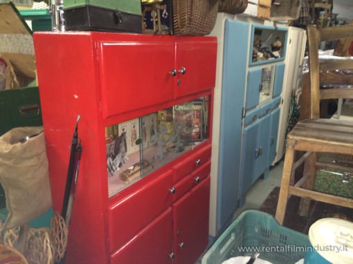 Credenza rossa con cassetti anni '50