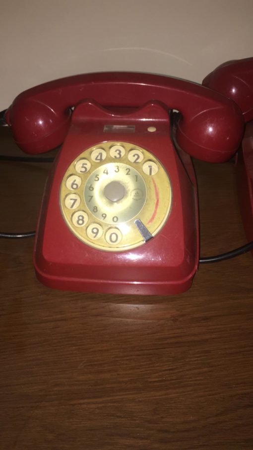 Telefono classico bordeaux anni '60