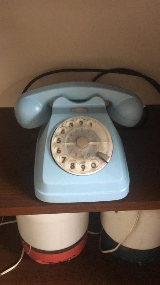 Telefono classico celeste anni '60