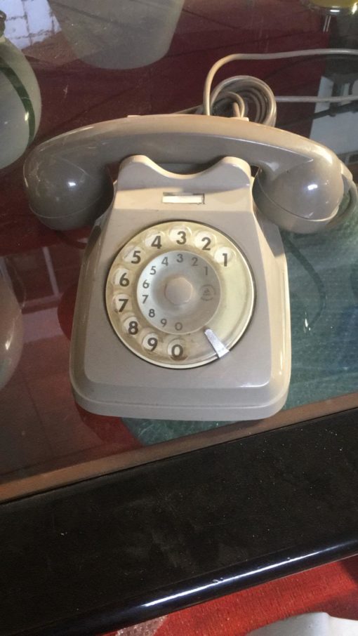 Telefono classico grigio anni '60