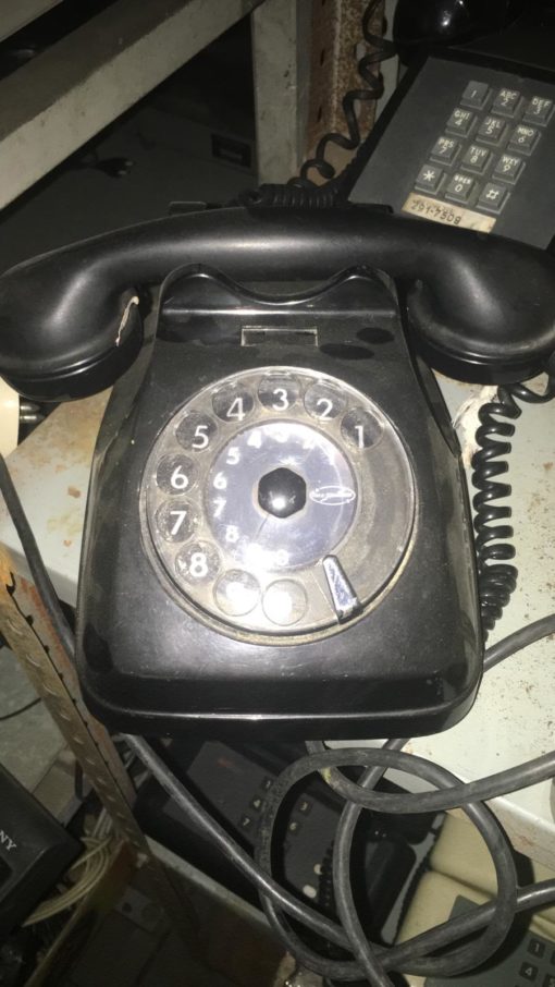 Telefono classico nero anni '60