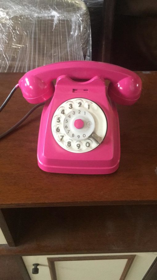 Telefono classico rosa anni '60