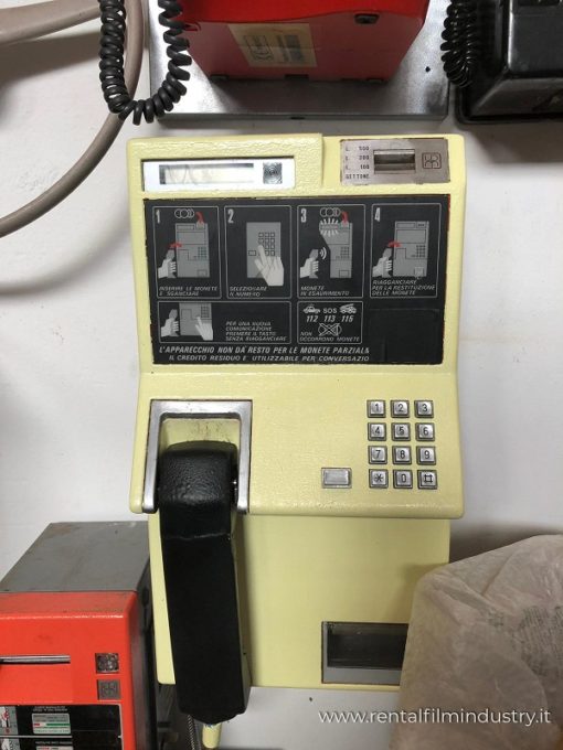 Telefono pubblico a gettoni anni '80/'90 giallo