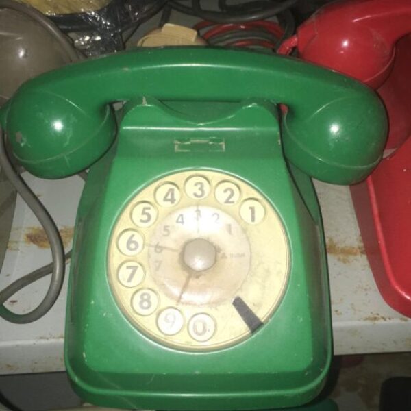 Telefono classico verde anni '60